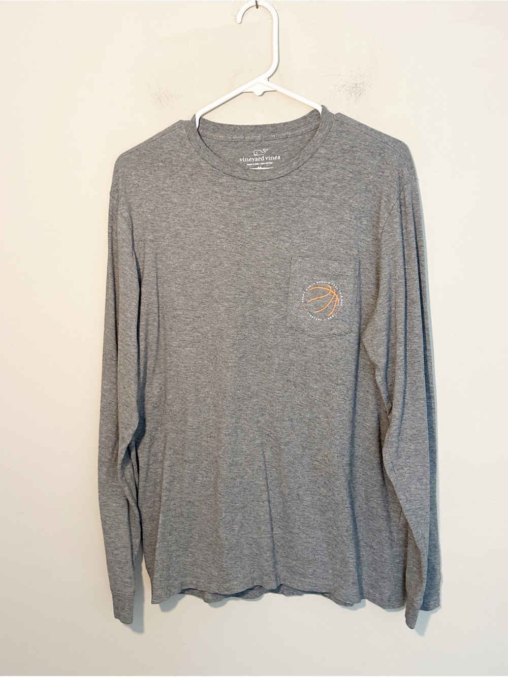 NWOT Vineyard Vines March Madness Grey long sleeve t shirt Men’s Medium